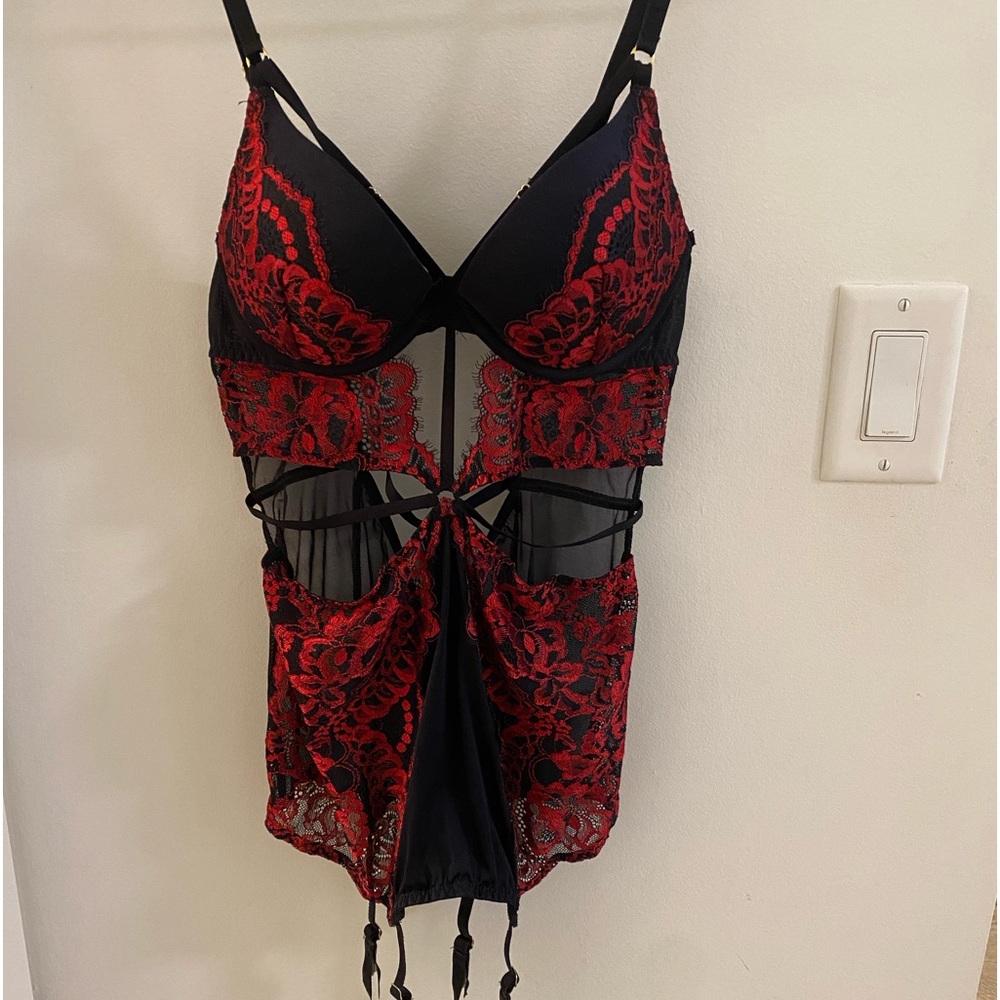 BNWOT LA SENZA SZ S BLACK AND RED LACE PUSH UP BUSTIER